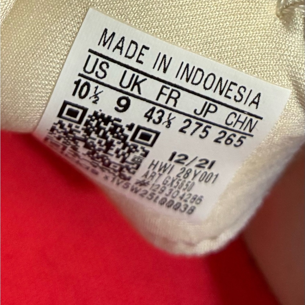 Adidas Cream and Gold Cloudfoam Slip-Ons - Picture 6 of 7